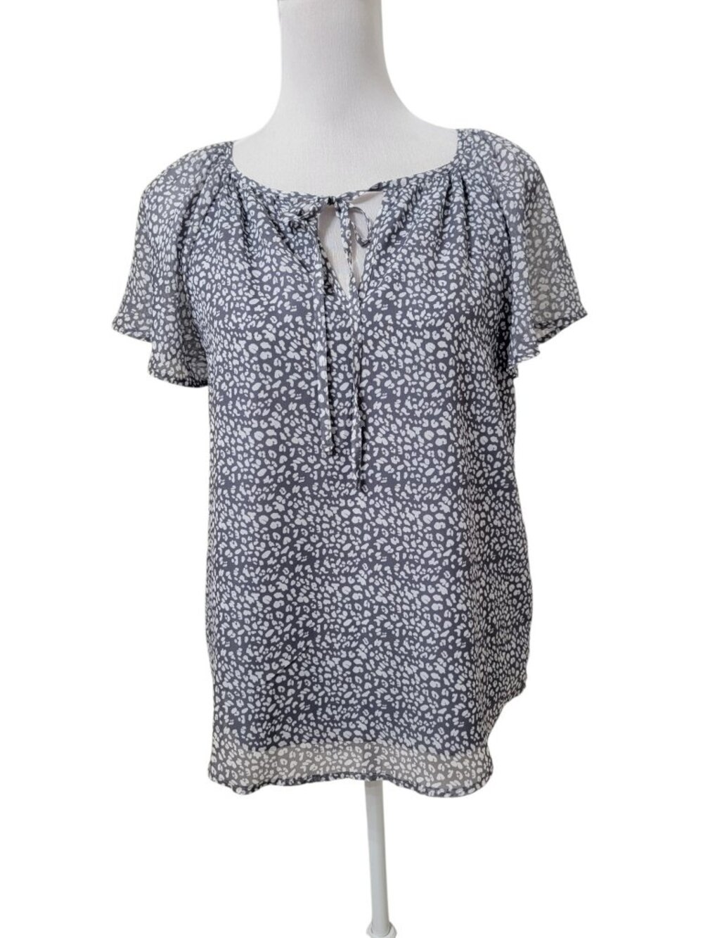 Mansy Size M Gray with White Animal Print Flowy Front Keyhole Blouse NEW w/Tag